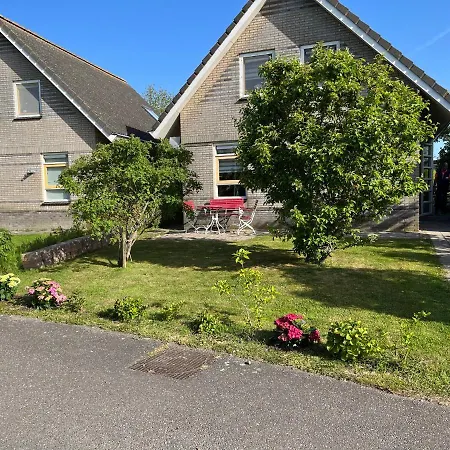 Perle Am Ijsselmeer Mit Eigenem Tretboot Hébergement de vacances