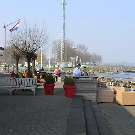 Perle Am Ijsselmeer Mit Eigenem Tretboot Hébergement de vacances Medemblik