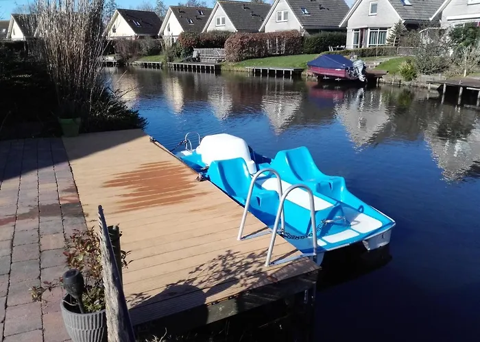 Perle Am Ijsselmeer Mit Eigenem Tretboot