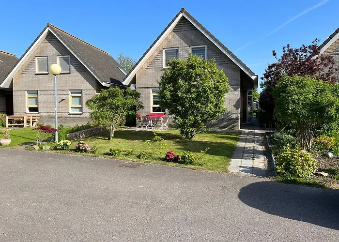 Perle Am Ijsselmeer Mit Eigenem Tretboot