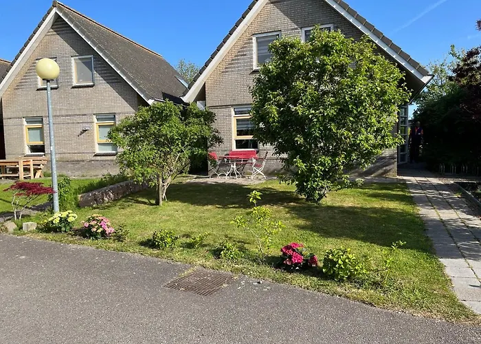 Perle Am Ijsselmeer Mit Eigenem Tretboot Vakantiehuis