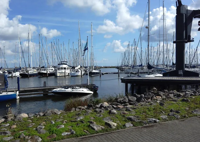 Perle Am Ijsselmeer Mit Eigenem Tretboot