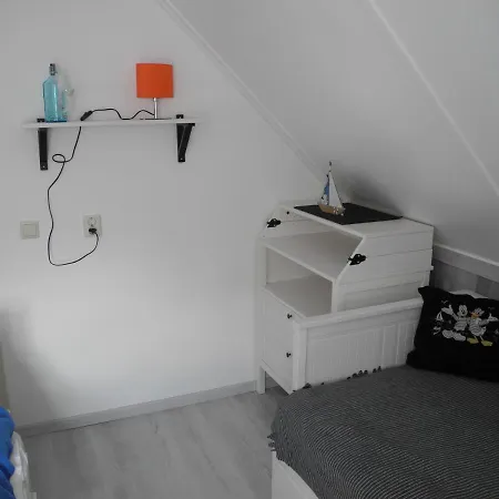 Perle Am Ijsselmeer Mit Eigenem Tretboot Feriehus Medemblik