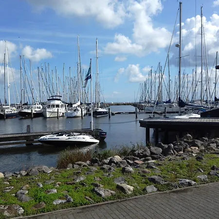 Perle Am Ijsselmeer Mit Eigenem Tretboot
